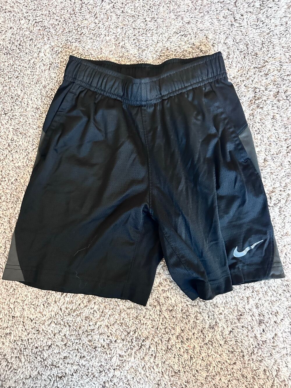 Nike Boys Size Extra Small (XS) Black & Charcoal Gray Active Athletic Shorts